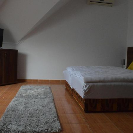 Aqua Oazis Apartman ไฮจ์ดุสโซบอสโล ภายนอก รูปภาพ