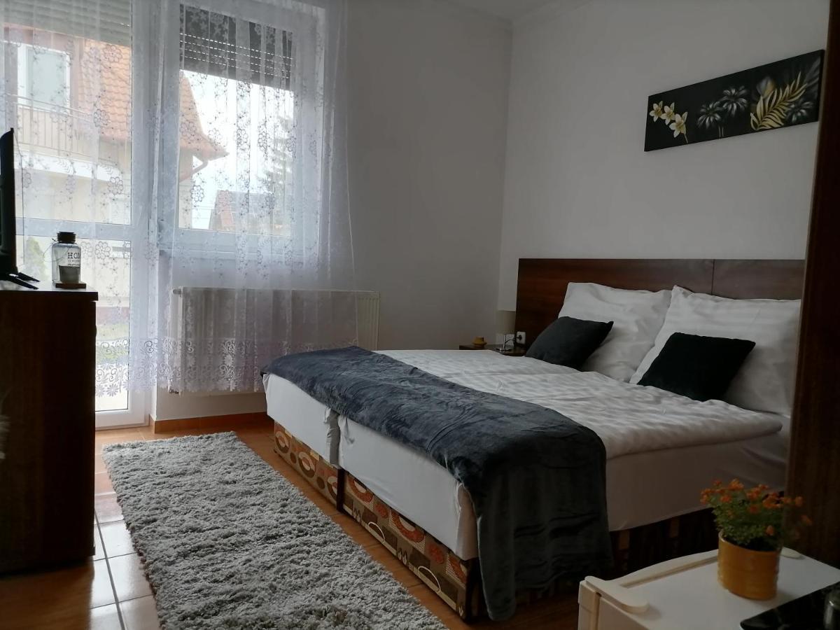 Aqua Oazis Apartman ไฮจ์ดุสโซบอสโล ภายนอก รูปภาพ