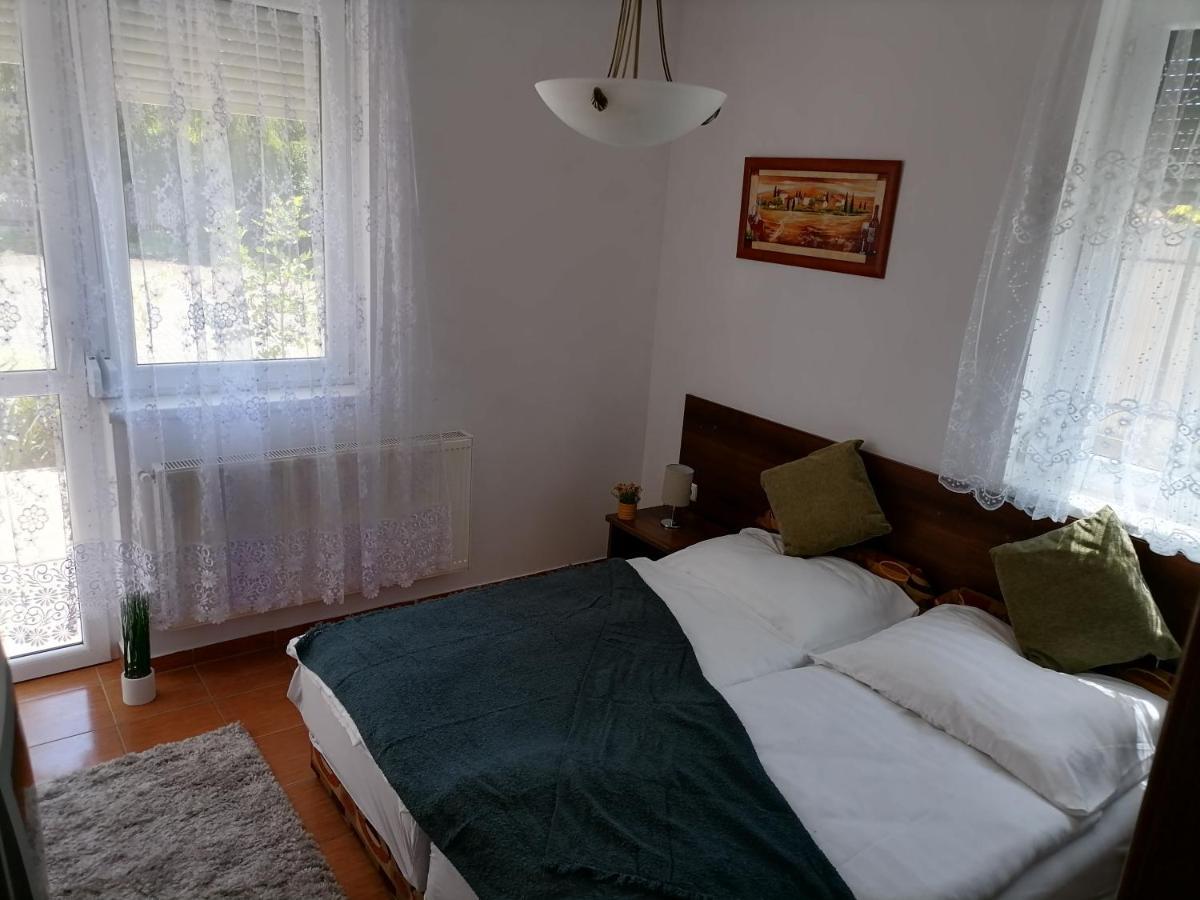 Aqua Oazis Apartman ไฮจ์ดุสโซบอสโล ภายนอก รูปภาพ