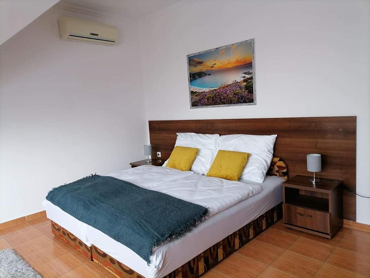 Aqua Oazis Apartman ไฮจ์ดุสโซบอสโล ภายนอก รูปภาพ