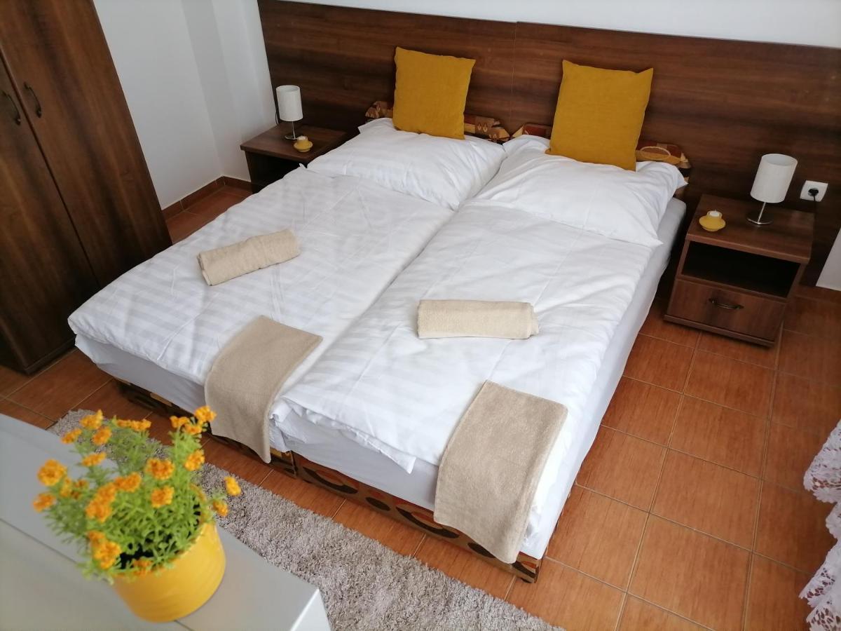 Aqua Oazis Apartman ไฮจ์ดุสโซบอสโล ภายนอก รูปภาพ