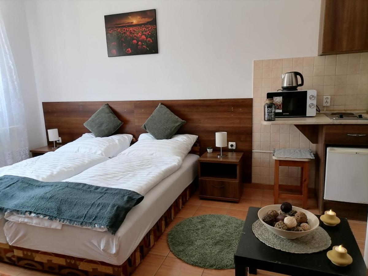 Aqua Oazis Apartman ไฮจ์ดุสโซบอสโล ภายนอก รูปภาพ