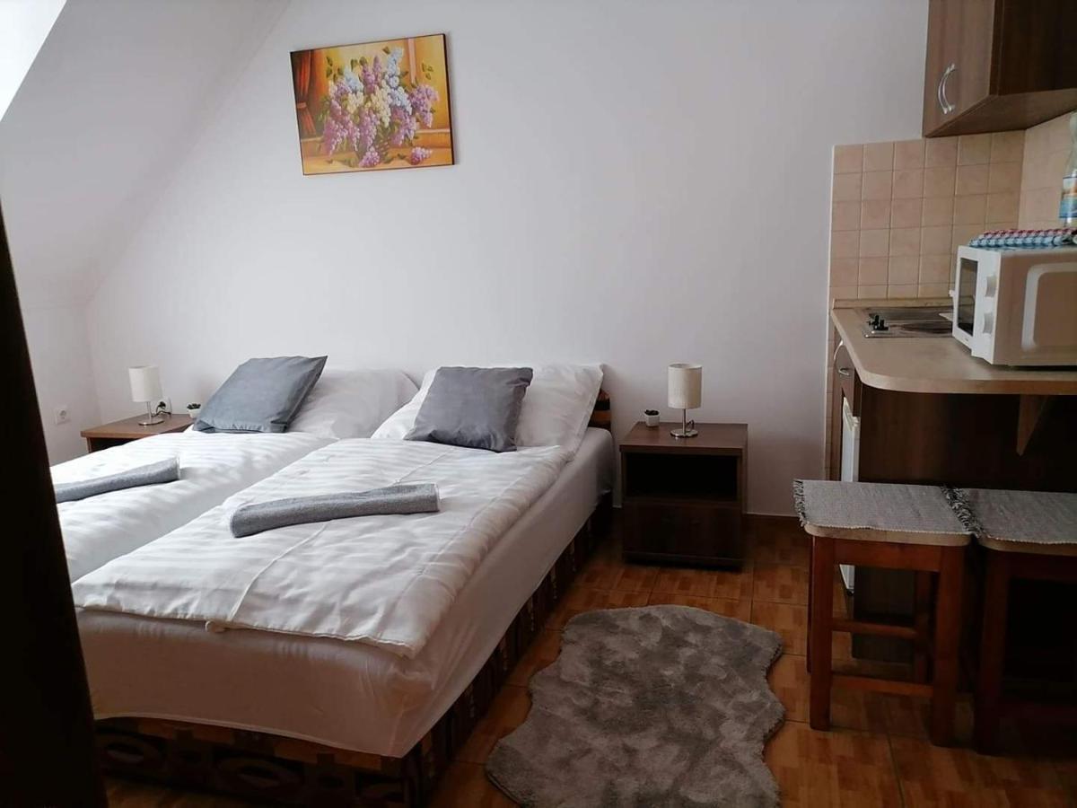 Aqua Oazis Apartman ไฮจ์ดุสโซบอสโล ภายนอก รูปภาพ