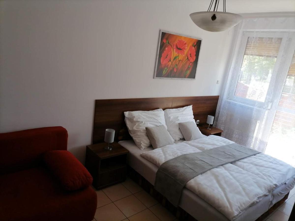 Aqua Oazis Apartman ไฮจ์ดุสโซบอสโล ภายนอก รูปภาพ