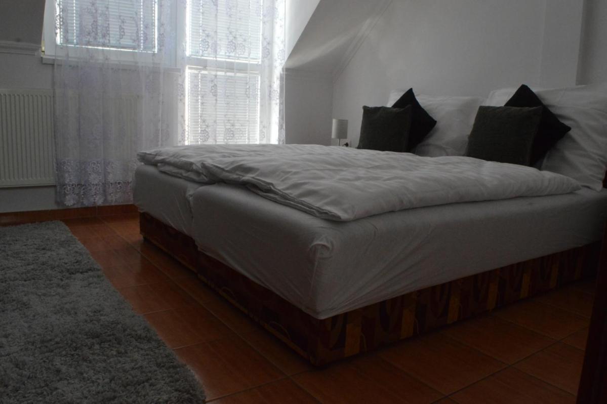 Aqua Oazis Apartman ไฮจ์ดุสโซบอสโล ภายนอก รูปภาพ