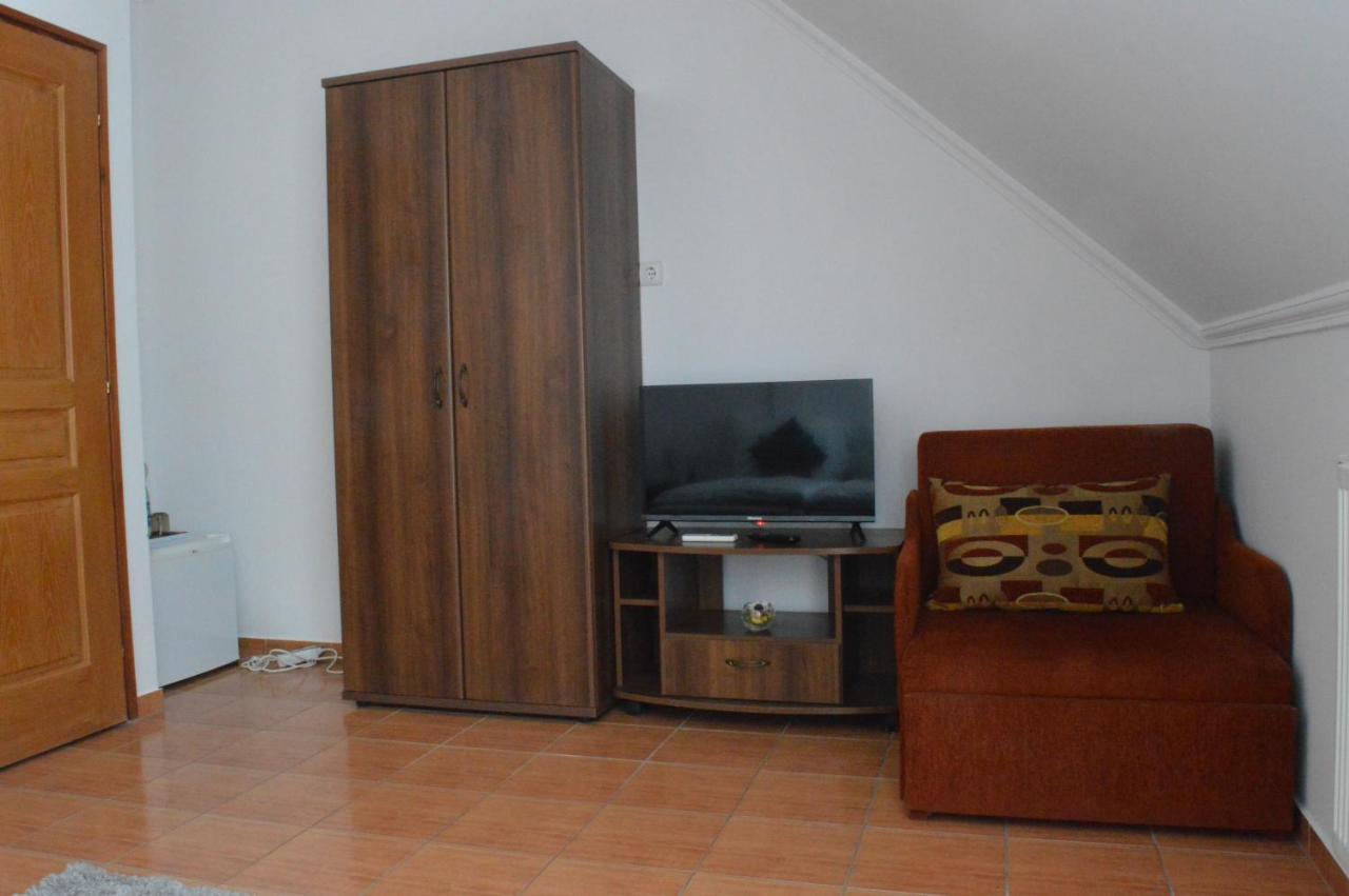 Aqua Oazis Apartman ไฮจ์ดุสโซบอสโล ภายนอก รูปภาพ