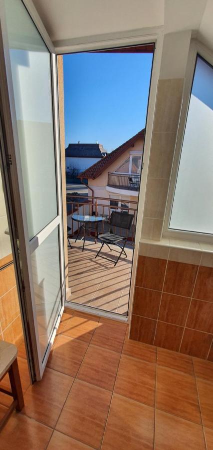 Aqua Oazis Apartman ไฮจ์ดุสโซบอสโล ภายนอก รูปภาพ