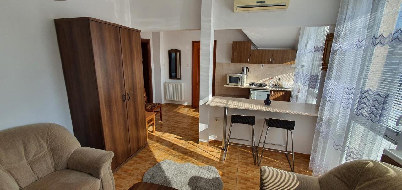 Aqua Oazis Apartman ไฮจ์ดุสโซบอสโล ภายนอก รูปภาพ